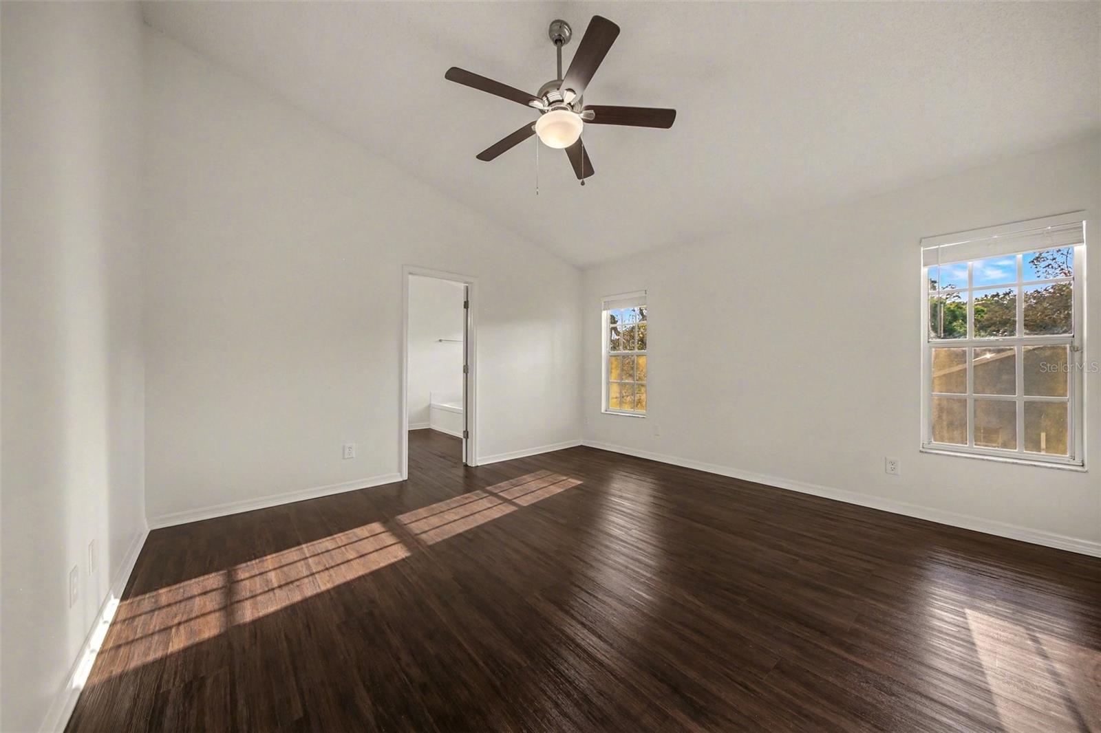 Image 7 of 15 For 1054 Royal Oaks Drive