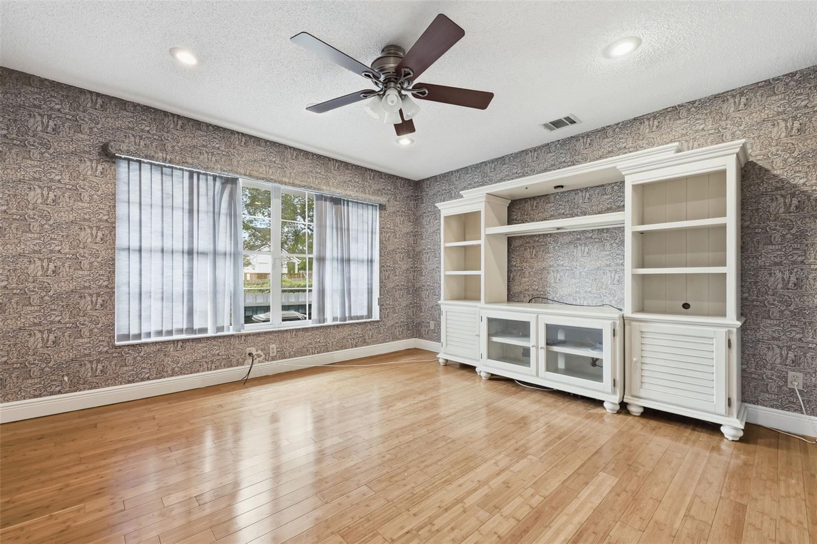 Listing photo id 1 for 1224 Log Landing Drive