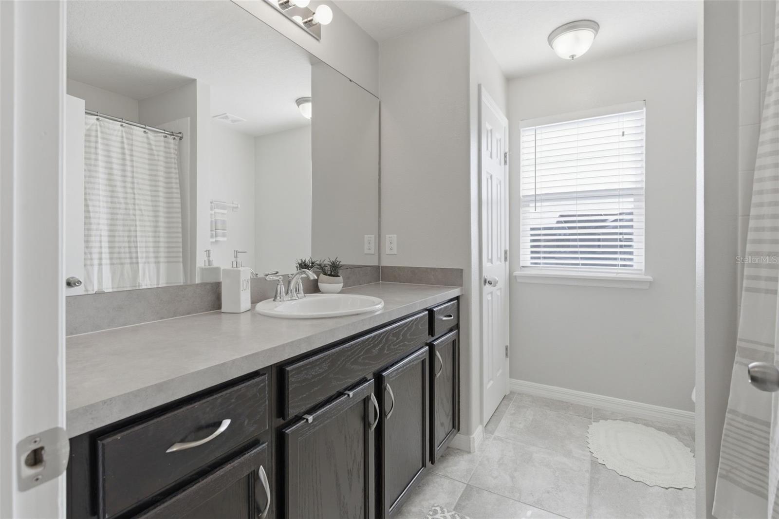 Image 24 of 39 For 2584 Nouveau Way