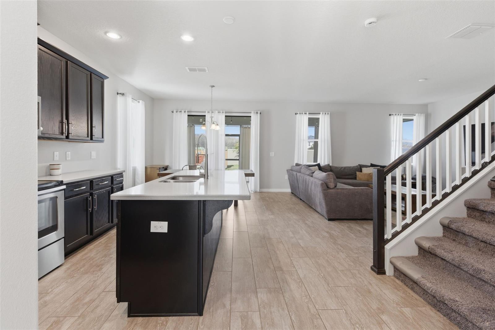 Image 6 of 39 For 2584 Nouveau Way