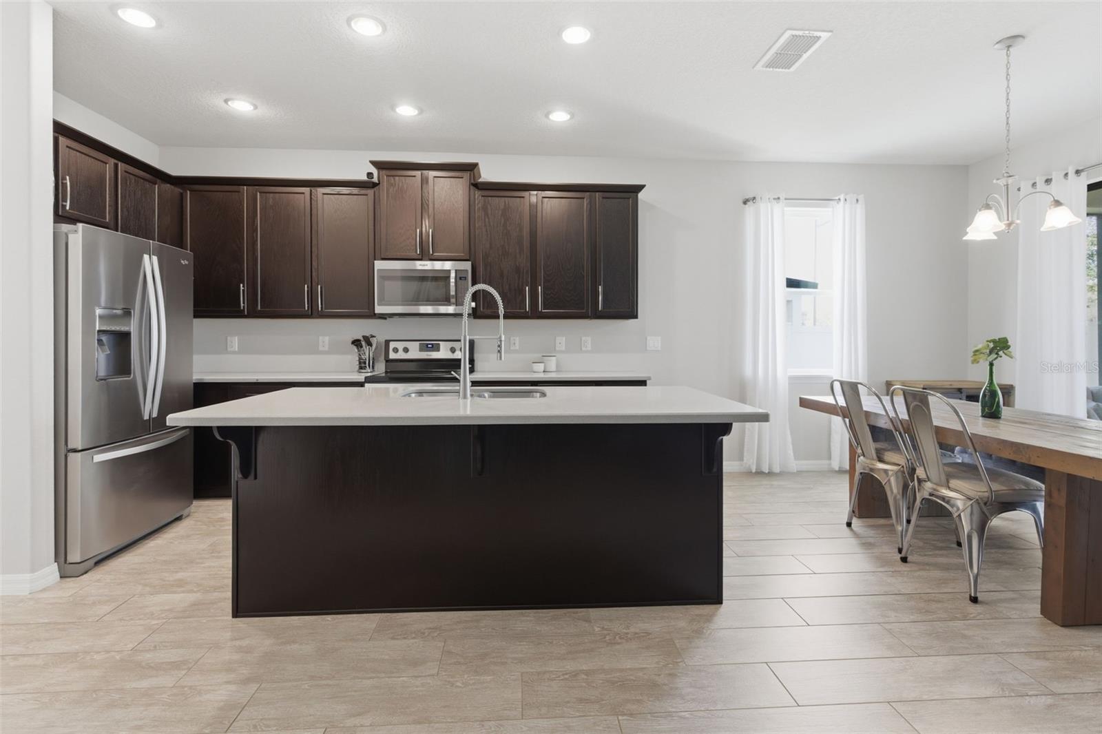 Image 7 of 39 For 2584 Nouveau Way