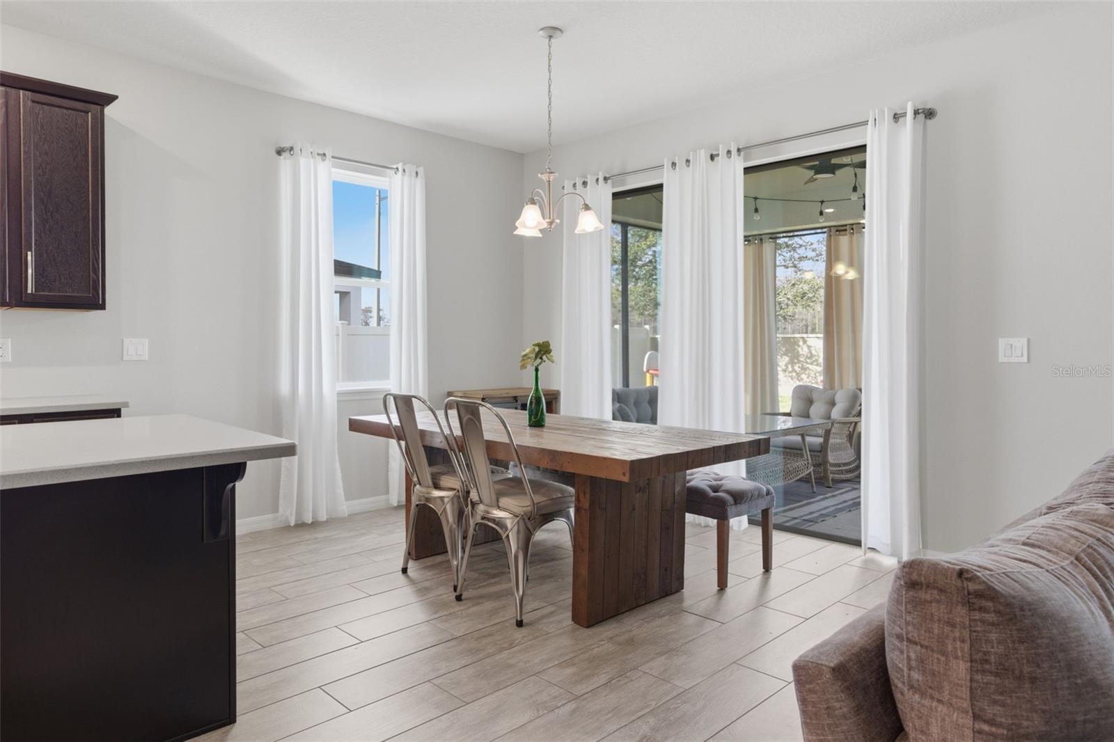 Image 9 of 39 For 2584 Nouveau Way