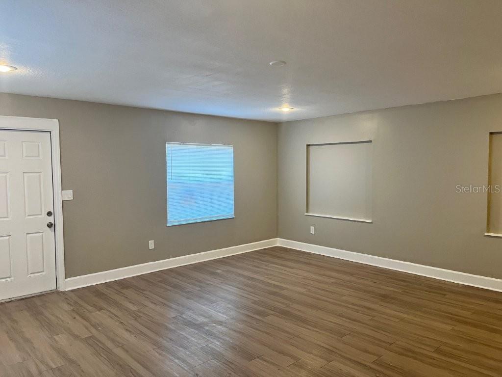 Image 3 of 20 For 1539 Hialeah Street