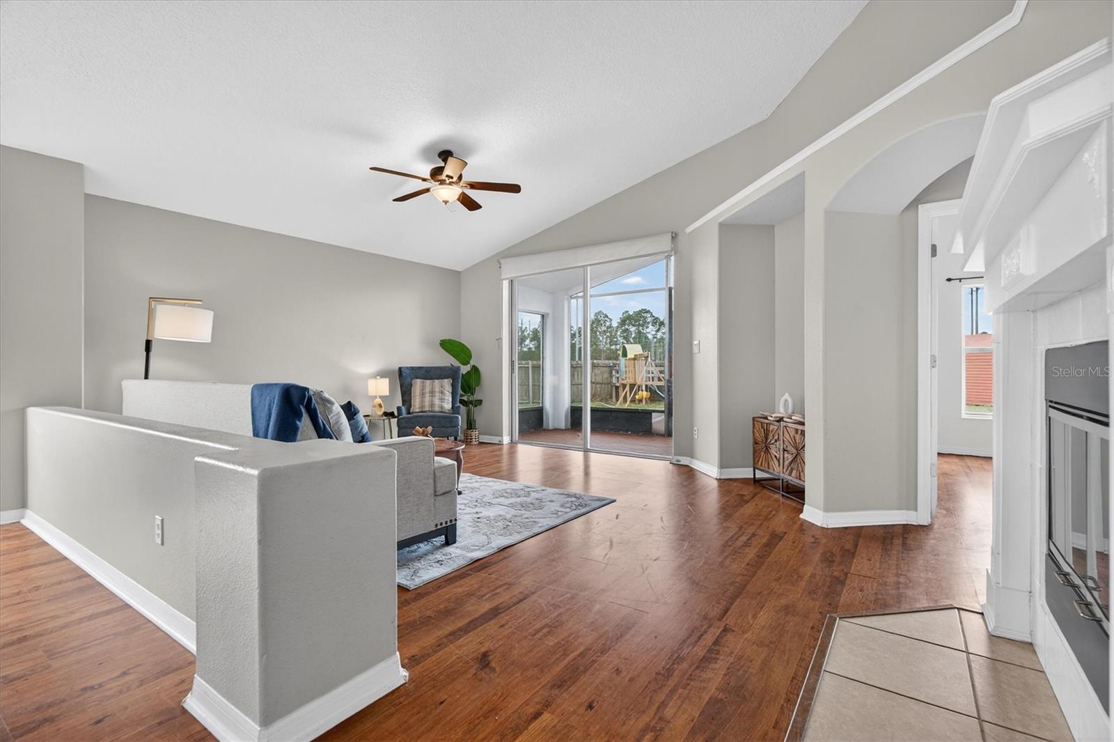 Image 10 of 52 For 19500 Glen Elm Way