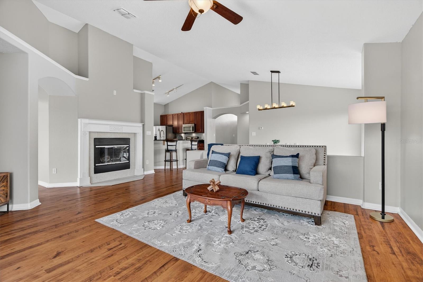 Image 12 of 52 For 19500 Glen Elm Way