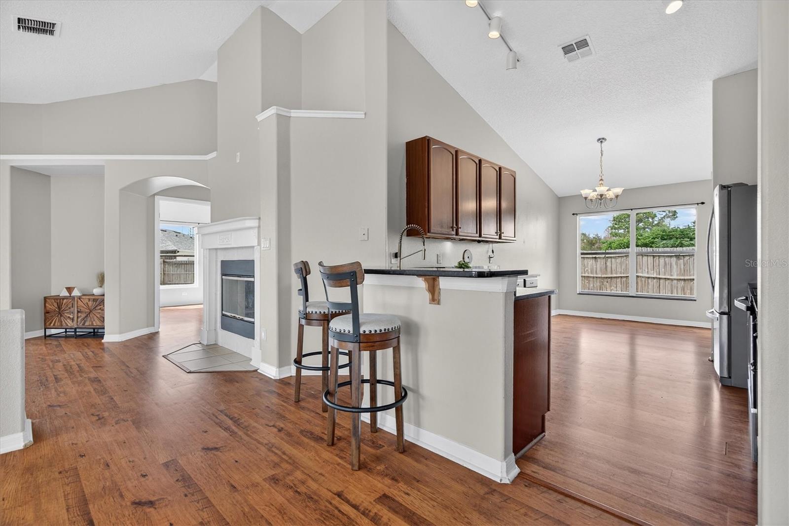 Image 15 of 52 For 19500 Glen Elm Way