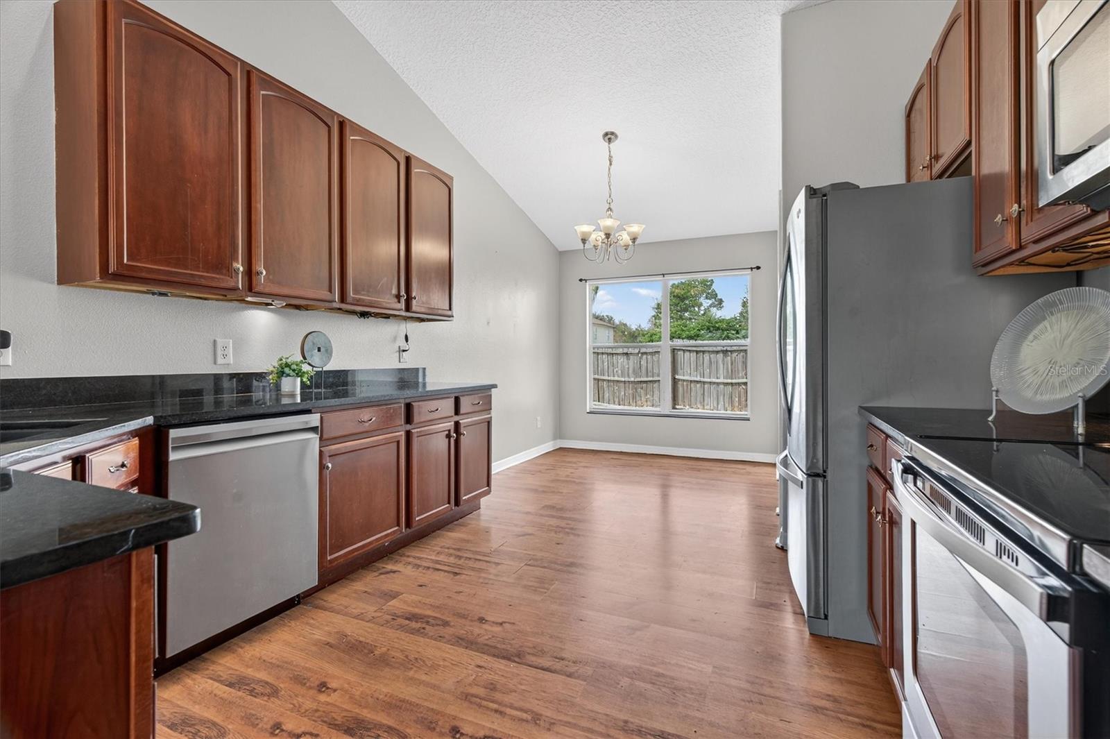 Image 16 of 52 For 19500 Glen Elm Way