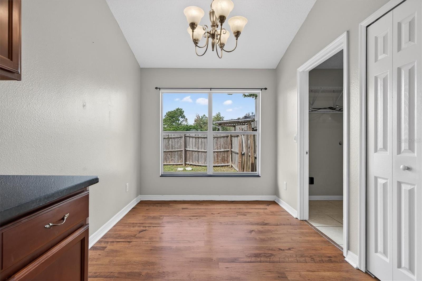 Image 17 of 52 For 19500 Glen Elm Way