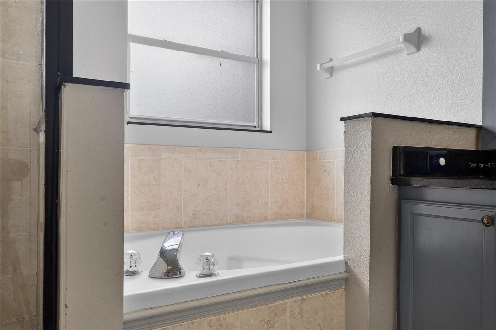 Image 27 of 52 For 19500 Glen Elm Way