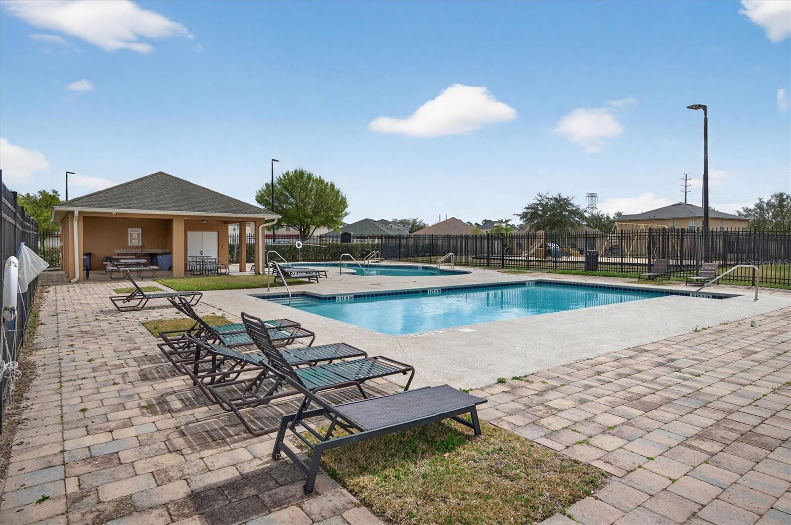 Image 40 of 52 For 19500 Glen Elm Way