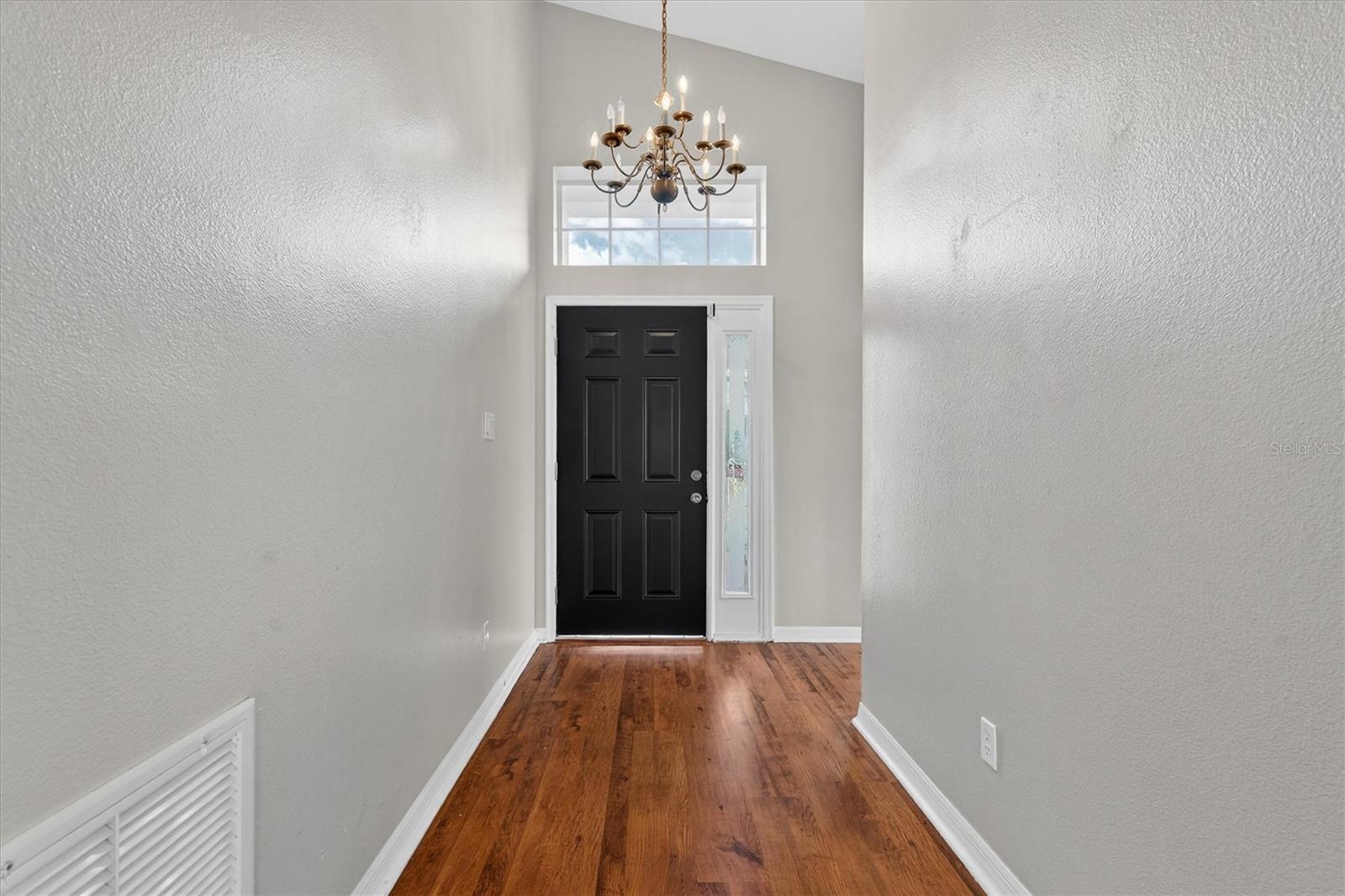 Image 6 of 52 For 19500 Glen Elm Way