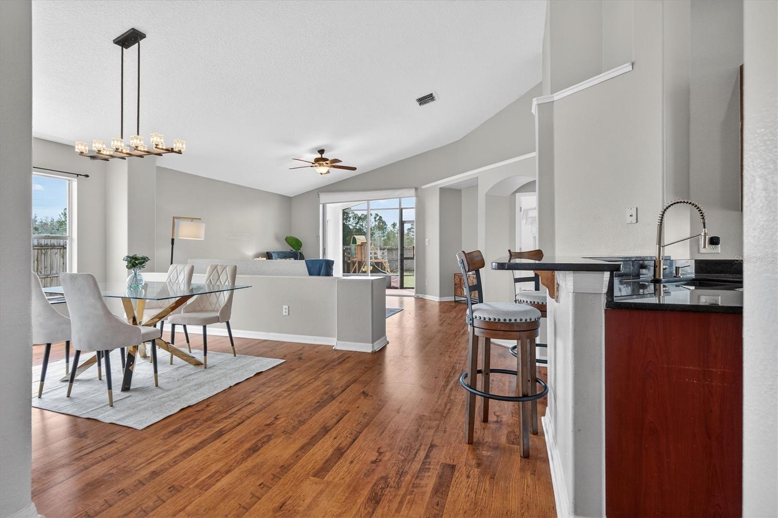 Image 7 of 52 For 19500 Glen Elm Way