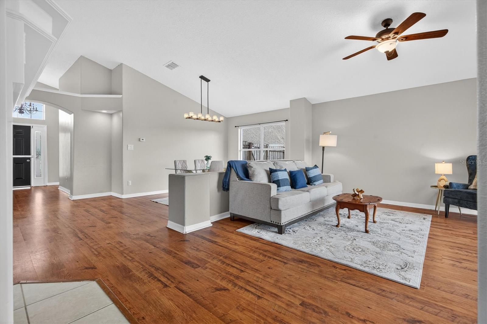 Image 9 of 52 For 19500 Glen Elm Way