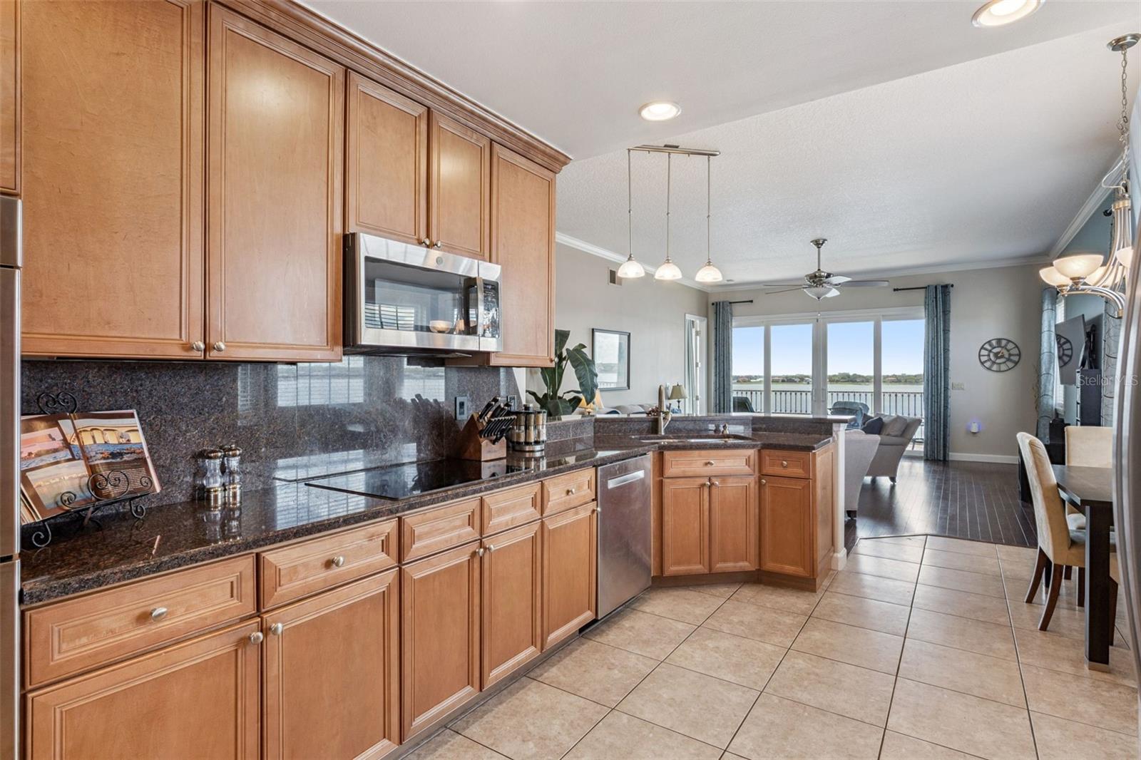 Image 19 of 51 For 8767 The Esplanade  44