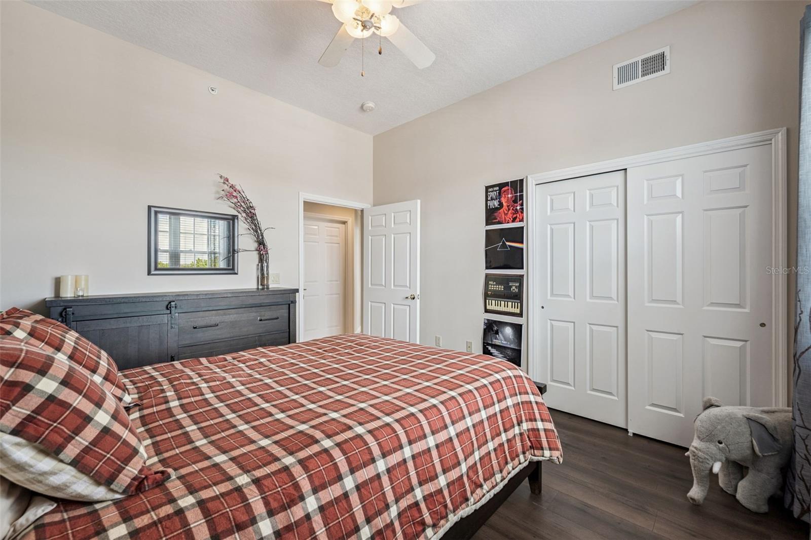 Image 28 of 51 For 8767 The Esplanade  44