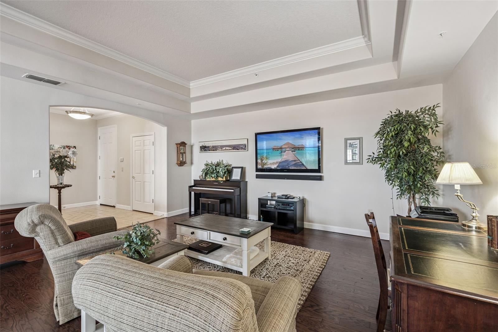 Image 5 of 51 For 8767 The Esplanade  44