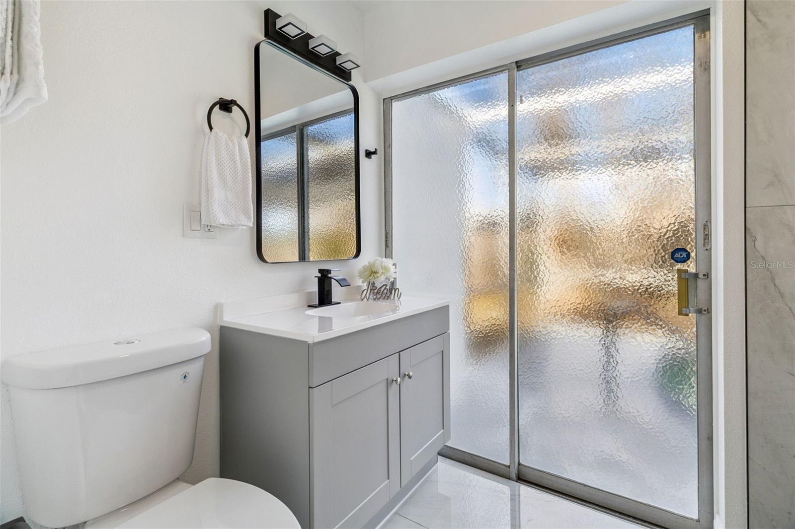 Image 11 of 23 For 466 Gateway Drive