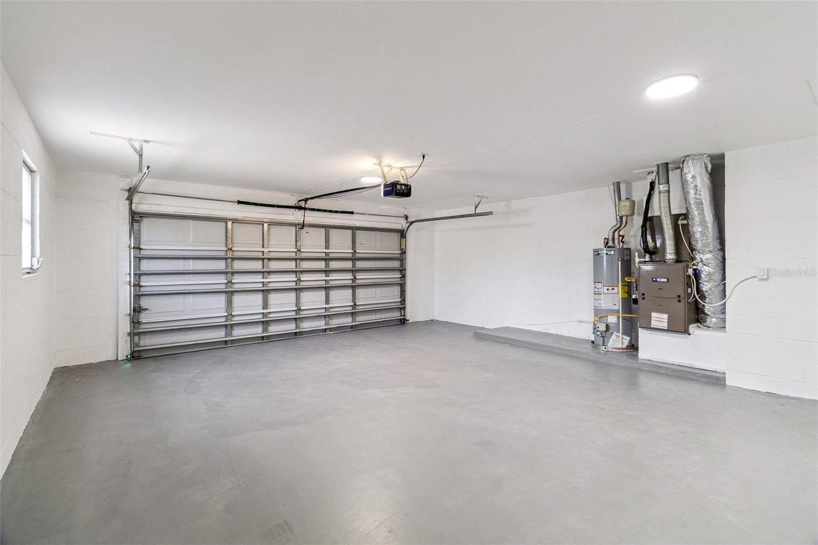 Image 15 of 23 For 466 Gateway Drive