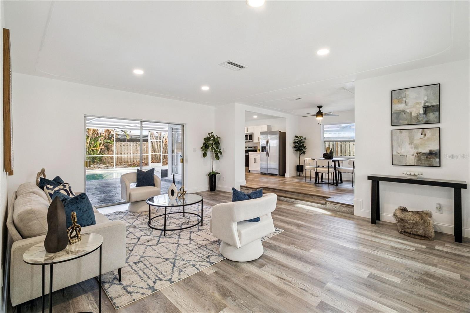 Image 3 of 23 For 466 Gateway Drive