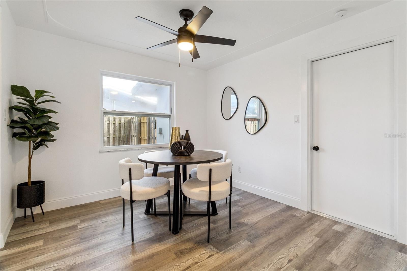 Image 6 of 23 For 466 Gateway Drive