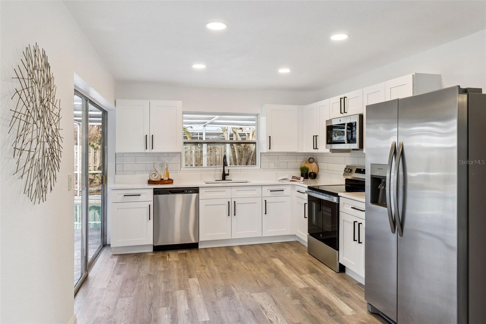 Image 7 of 23 For 466 Gateway Drive