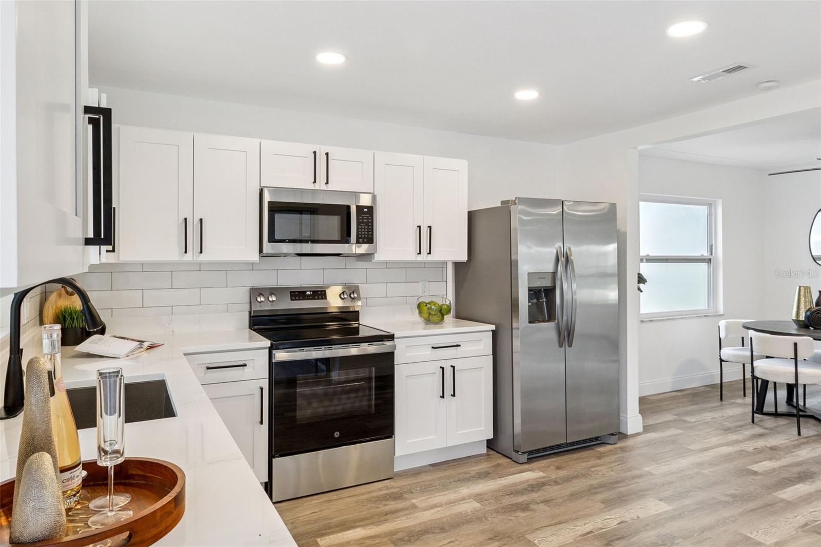 Image 8 of 23 For 466 Gateway Drive