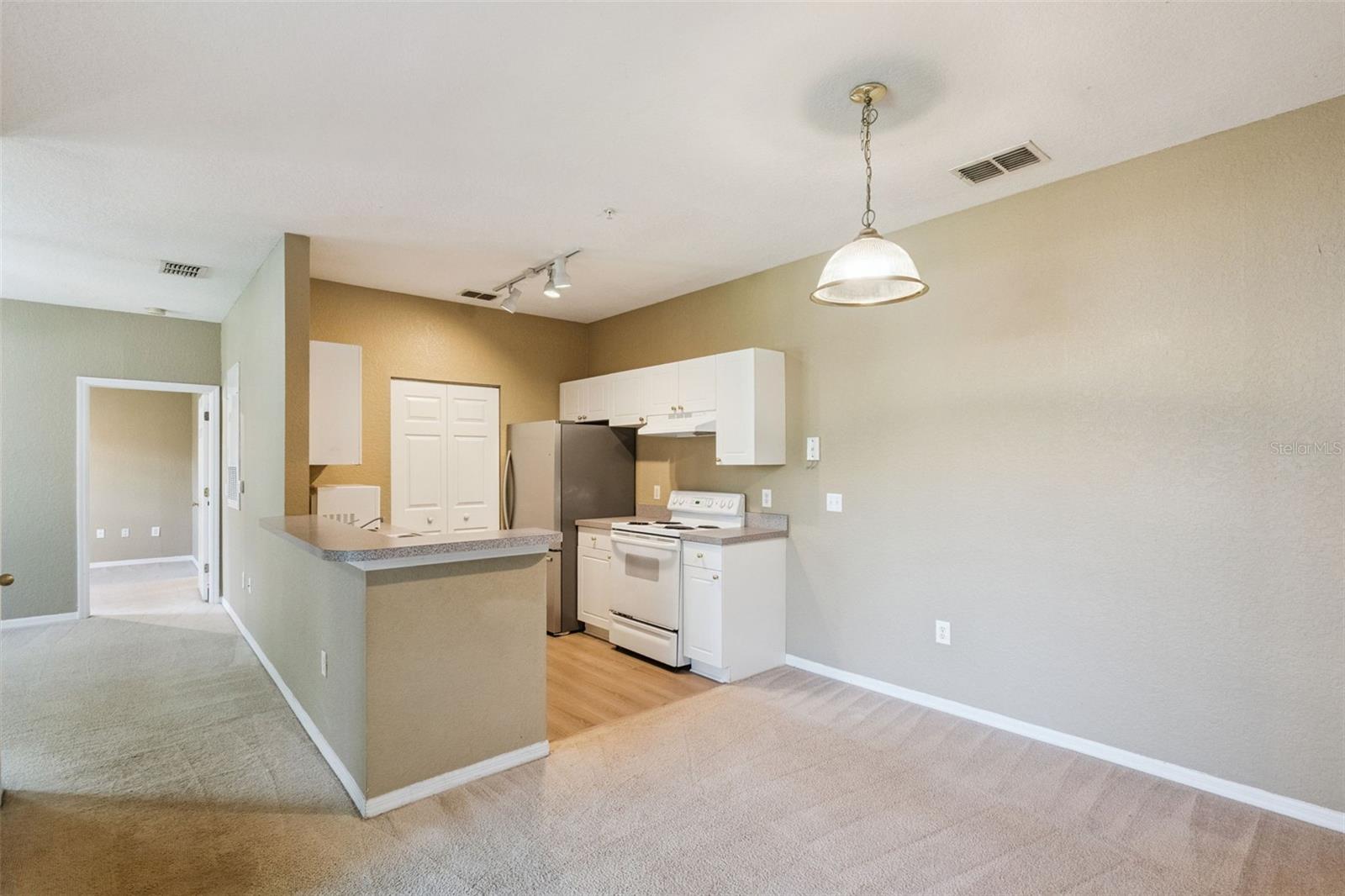 Image 7 of 20 For 825 Grand Regency Point 103