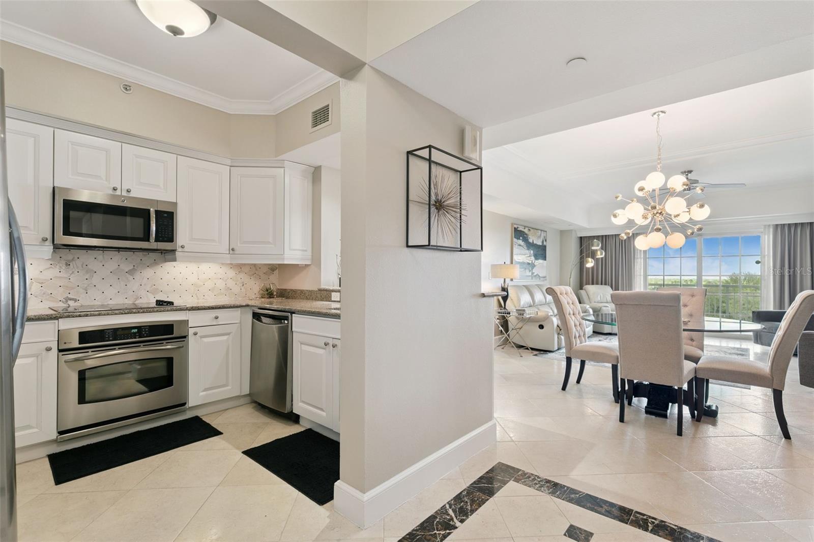 Image 10 of 34 For 7593 Gathering Drive 401