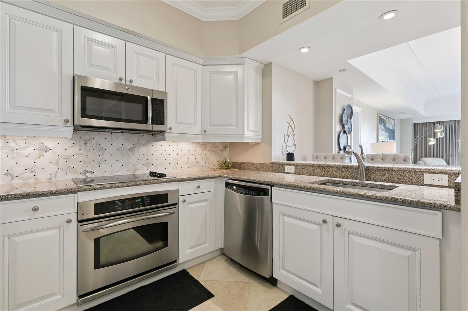 Image 21 of 34 For 7593 Gathering Drive 401