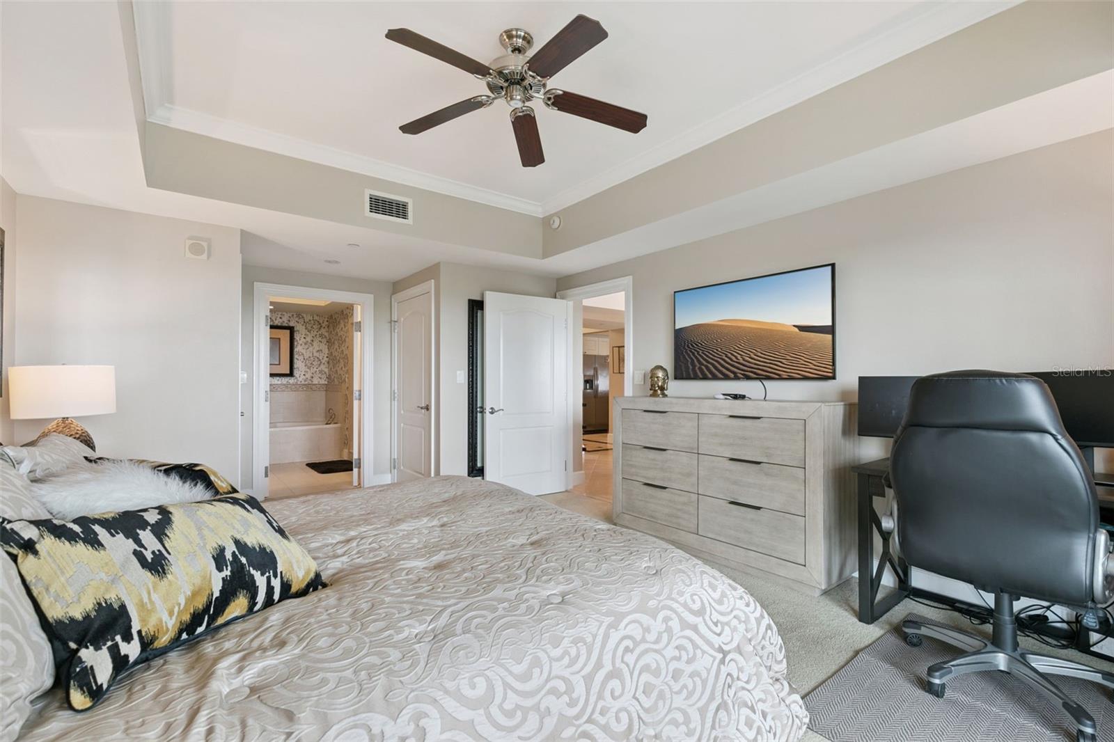 Image 23 of 34 For 7593 Gathering Drive 401