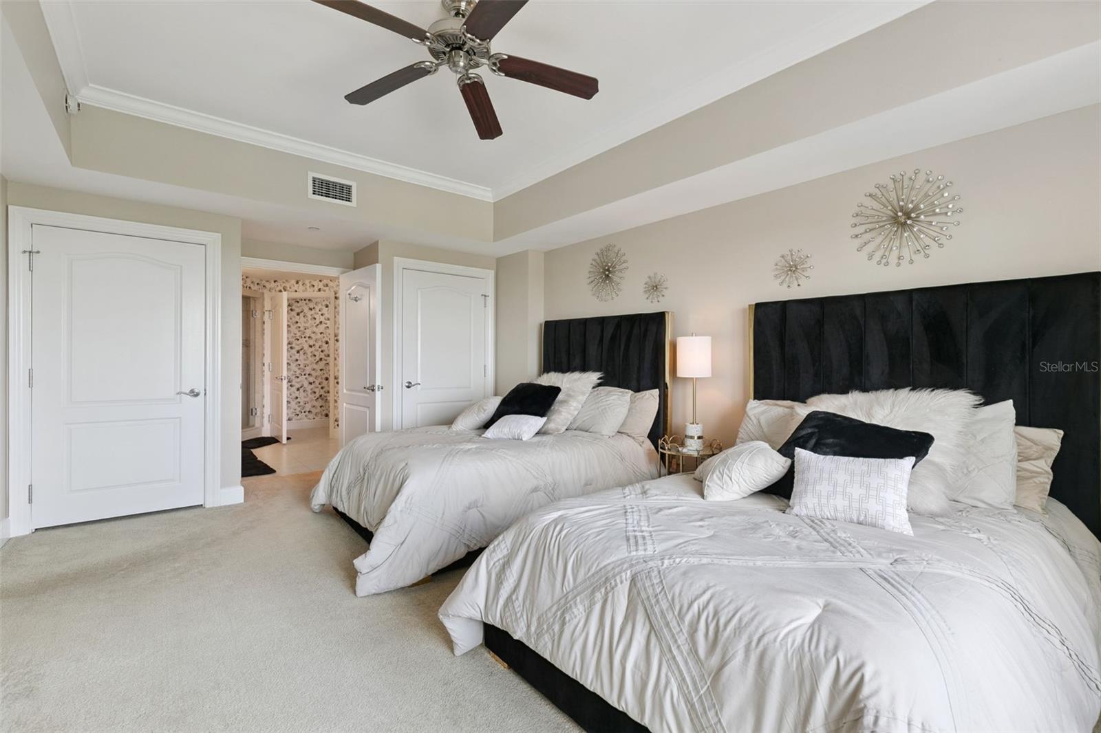 Image 25 of 34 For 7593 Gathering Drive 401