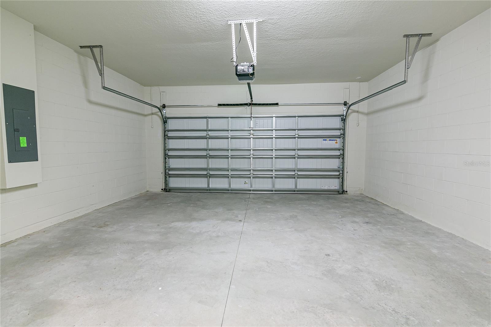 Image 19 of 98 For 7336 Oakmoss Loop