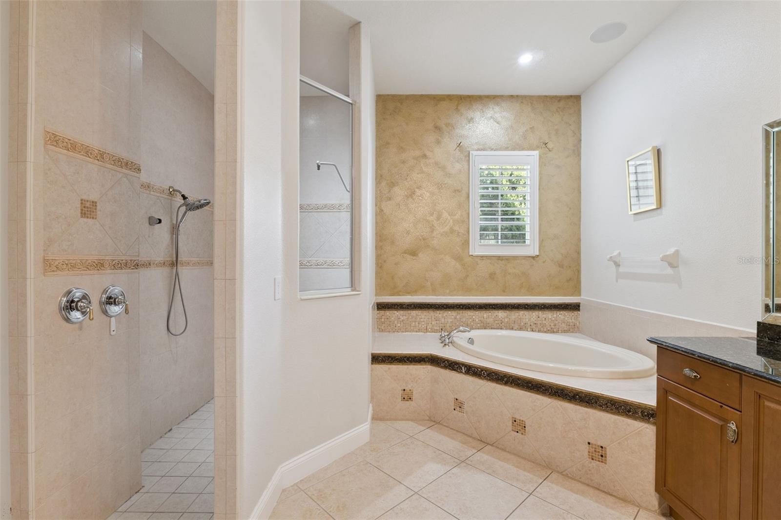 Listing photo id 16 for 11044 Hawkshead Court