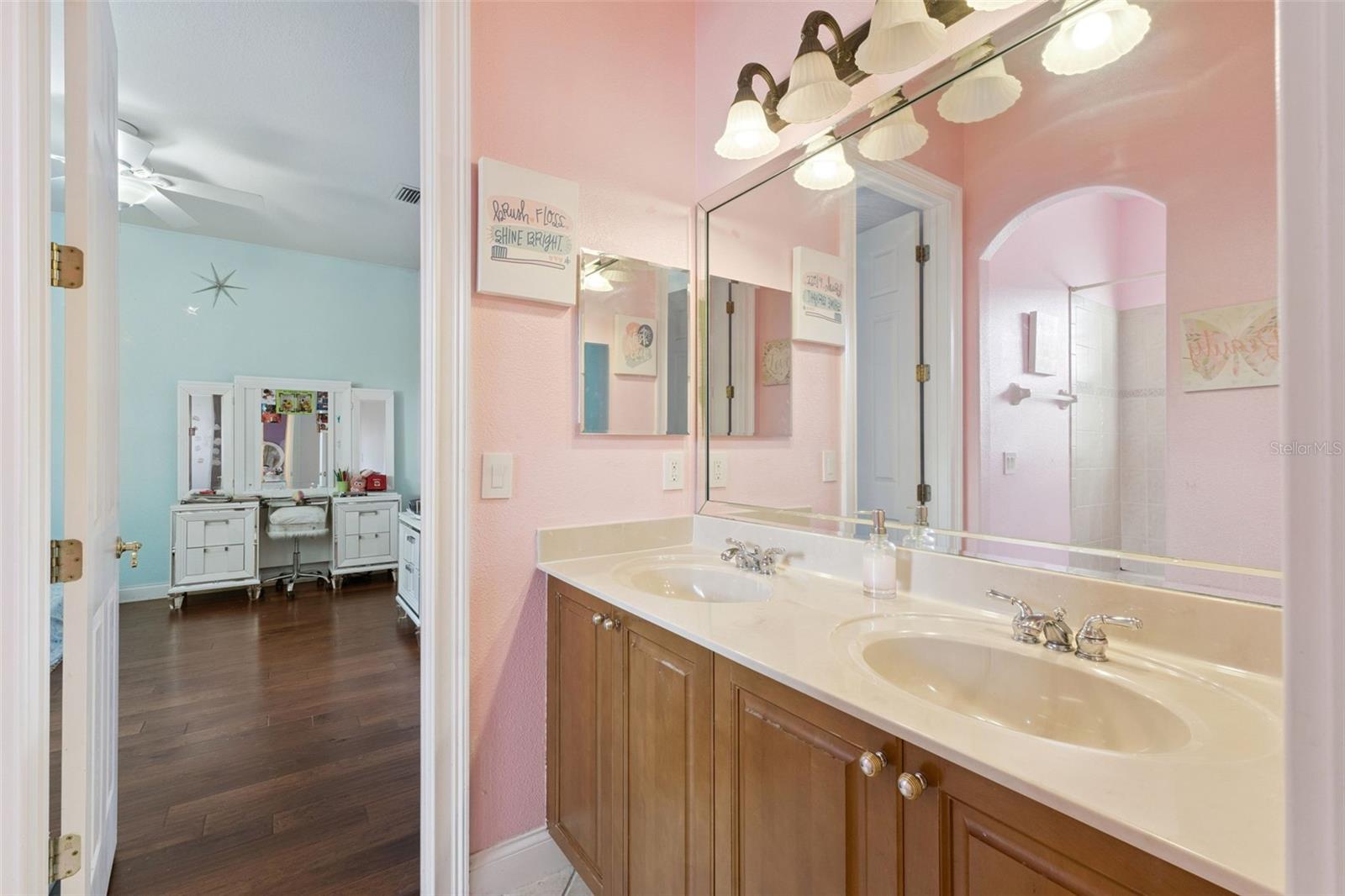 Listing photo id 23 for 11044 Hawkshead Court