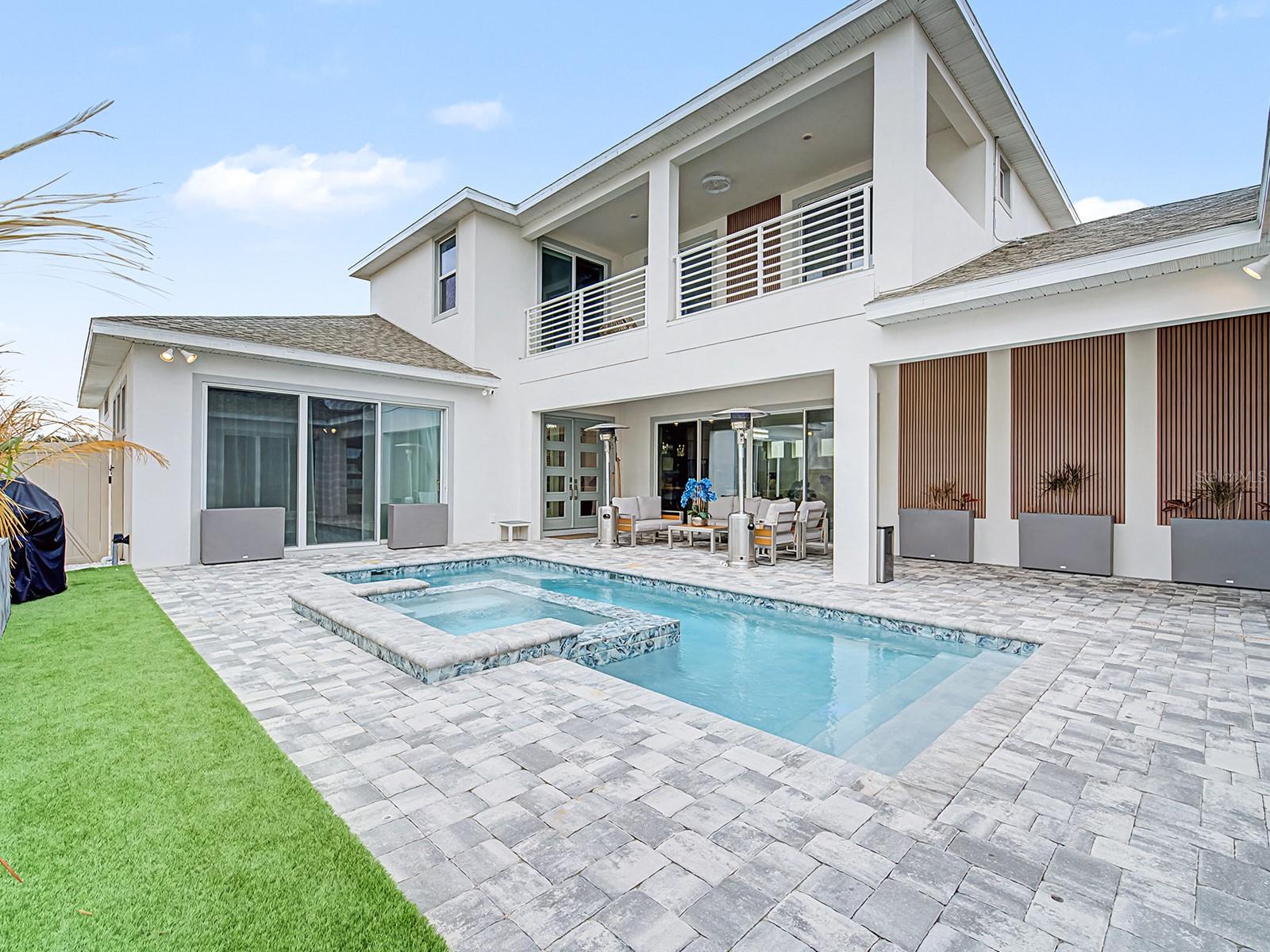 Listing photo id 8 for 10537 Torchwood Sea Way