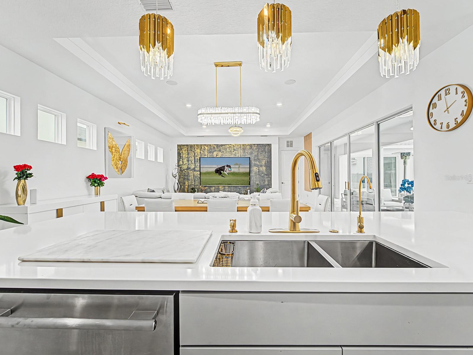 Listing photo id 13 for 10537 Torchwood Sea Way