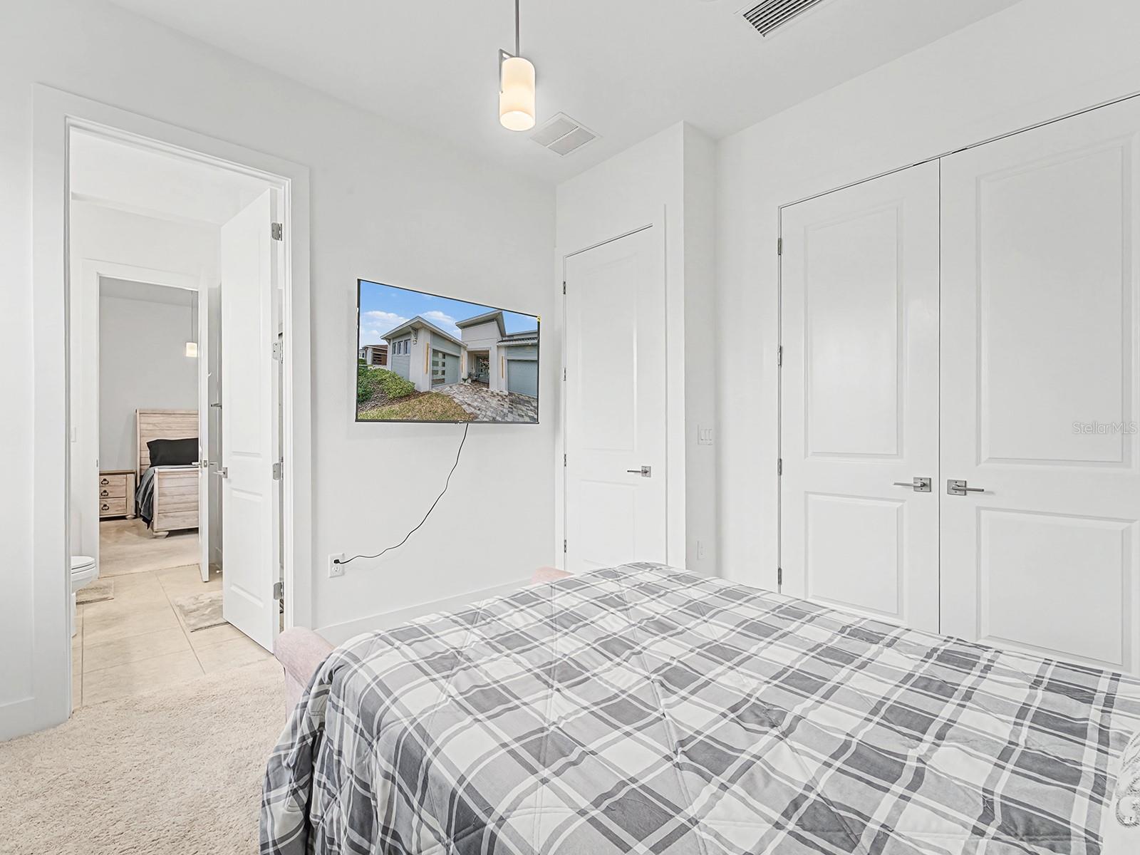 Listing photo id 24 for 10537 Torchwood Sea Way