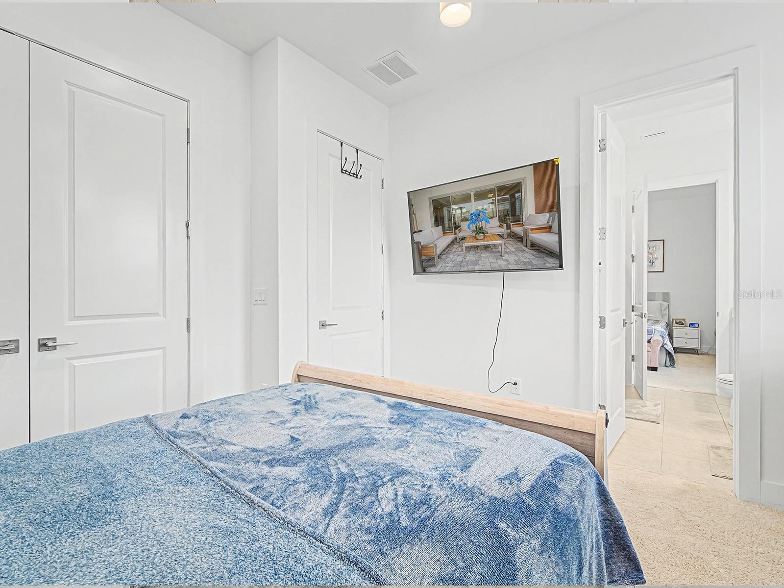 Listing photo id 25 for 10537 Torchwood Sea Way