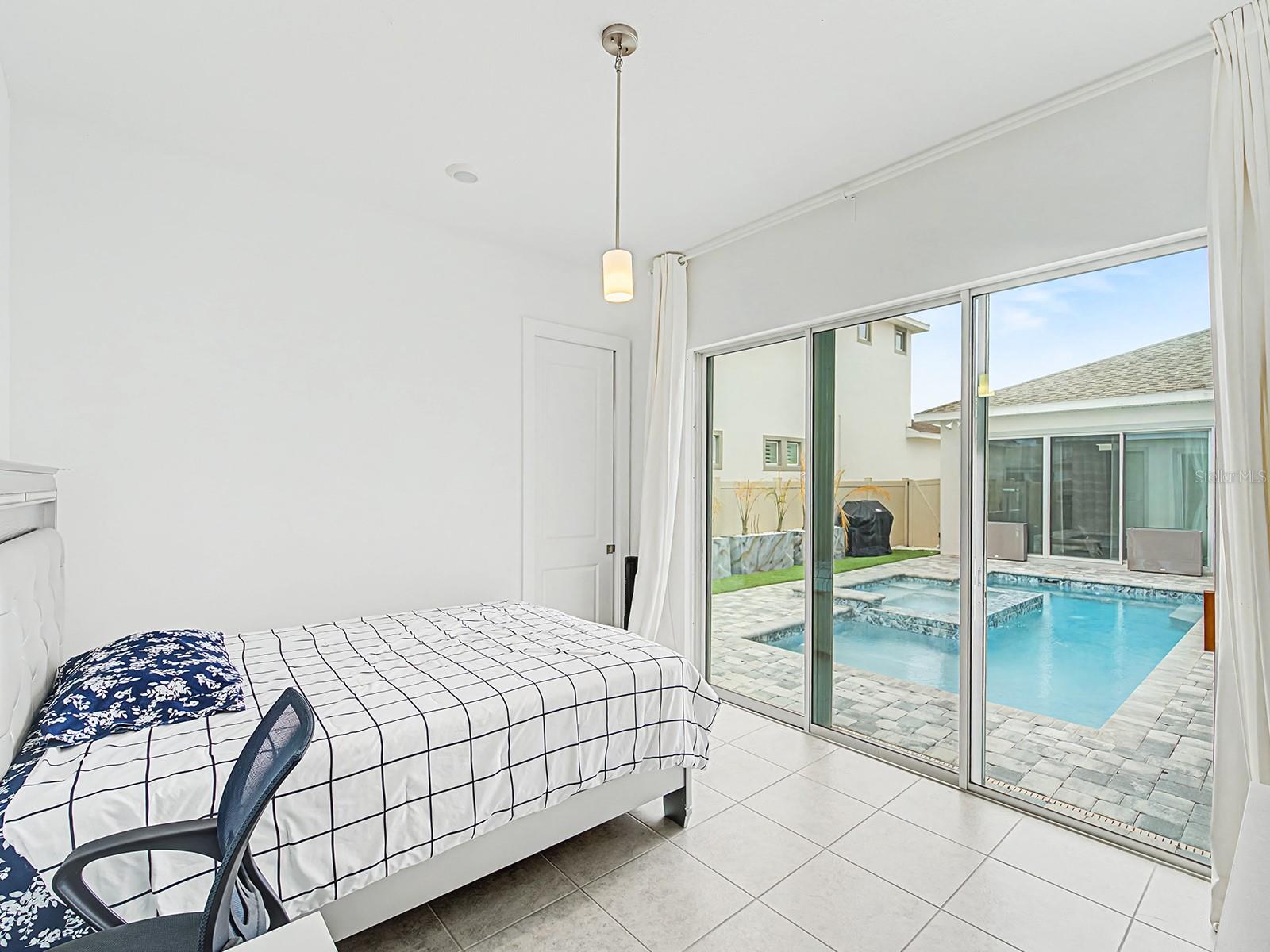 Listing photo id 27 for 10537 Torchwood Sea Way