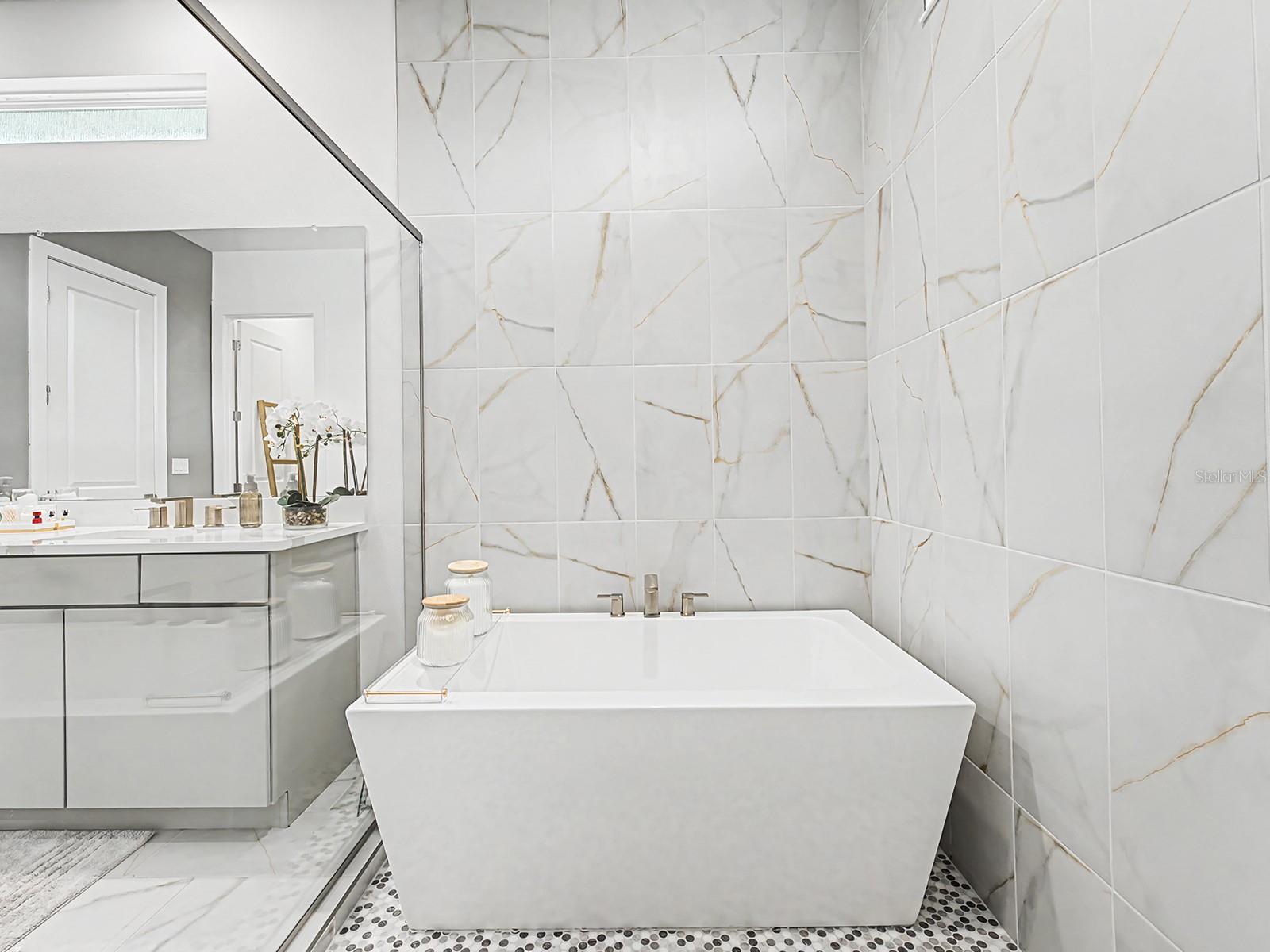 Listing photo id 30 for 10537 Torchwood Sea Way