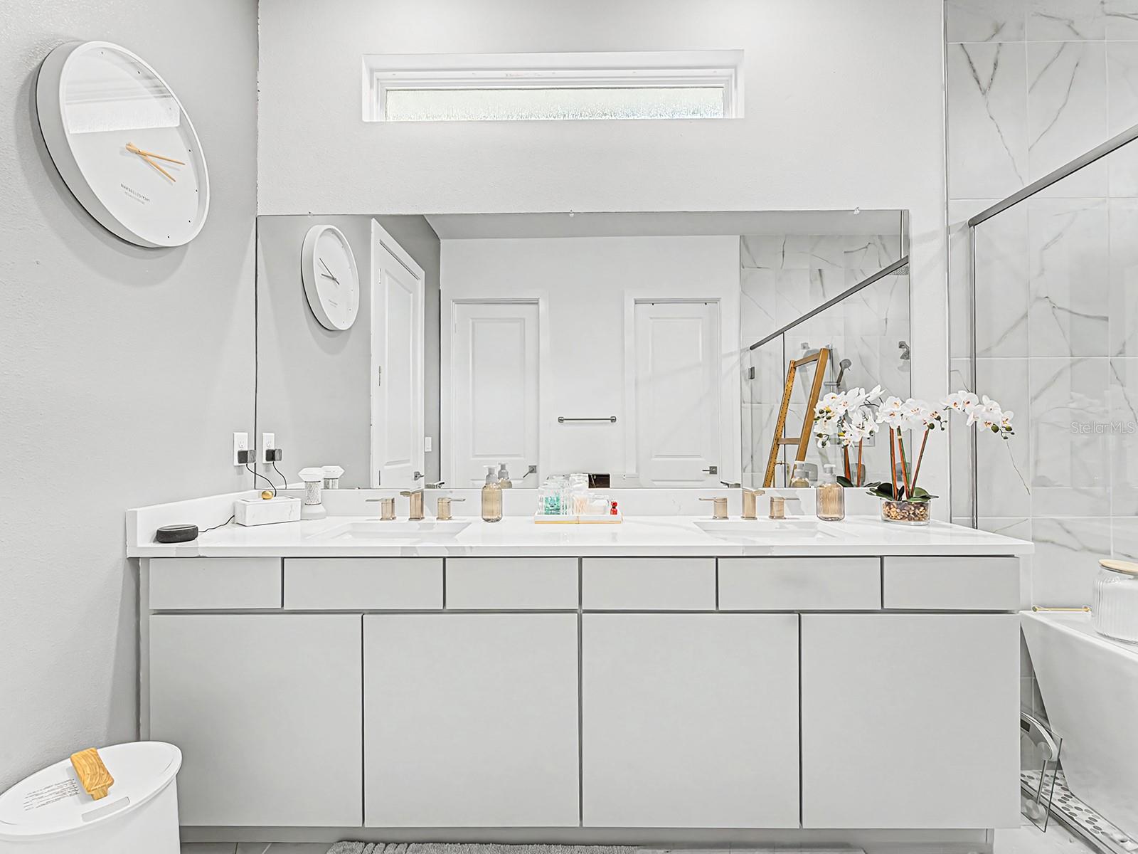 Listing photo id 32 for 10537 Torchwood Sea Way