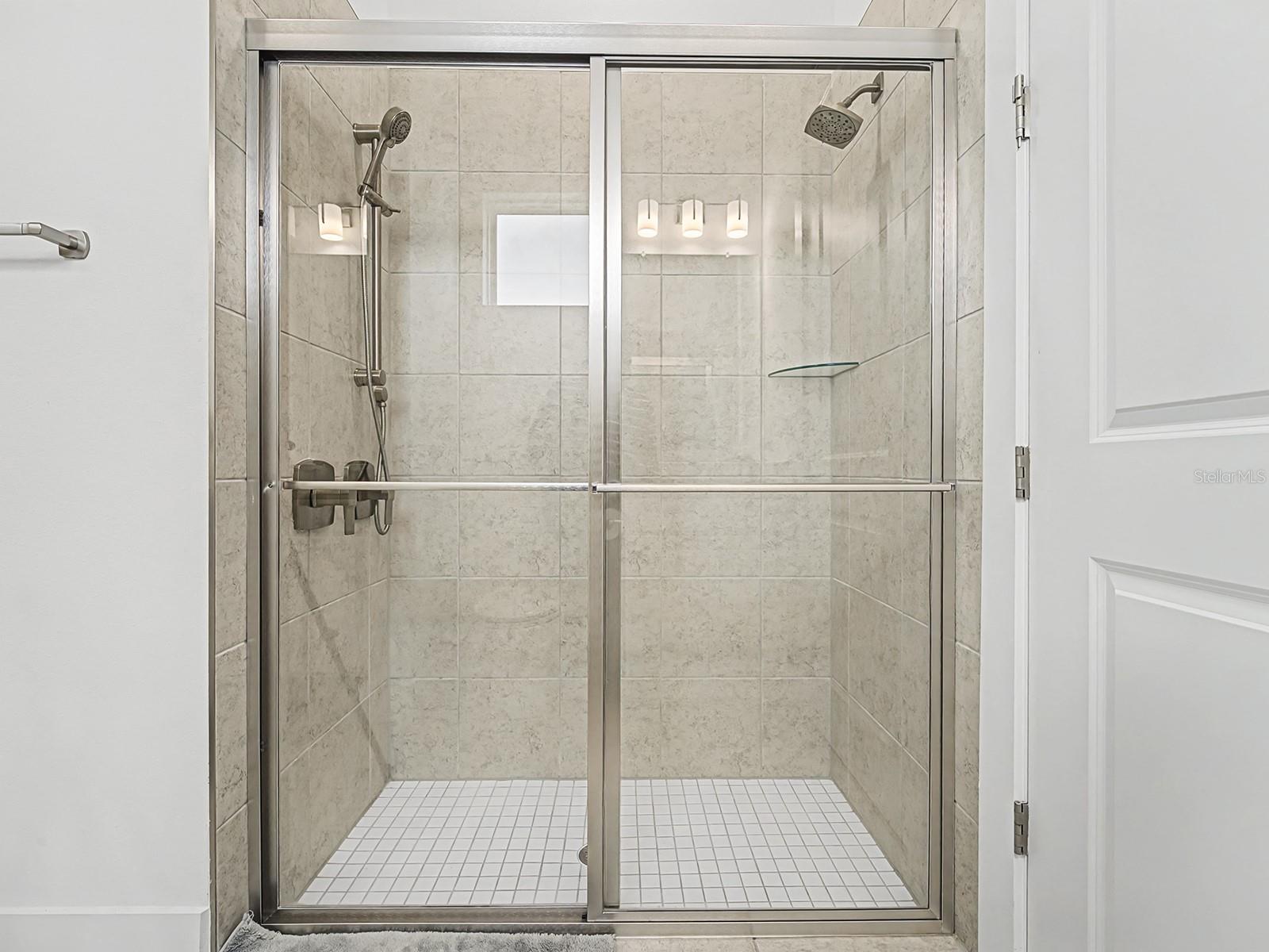 Listing photo id 34 for 10537 Torchwood Sea Way