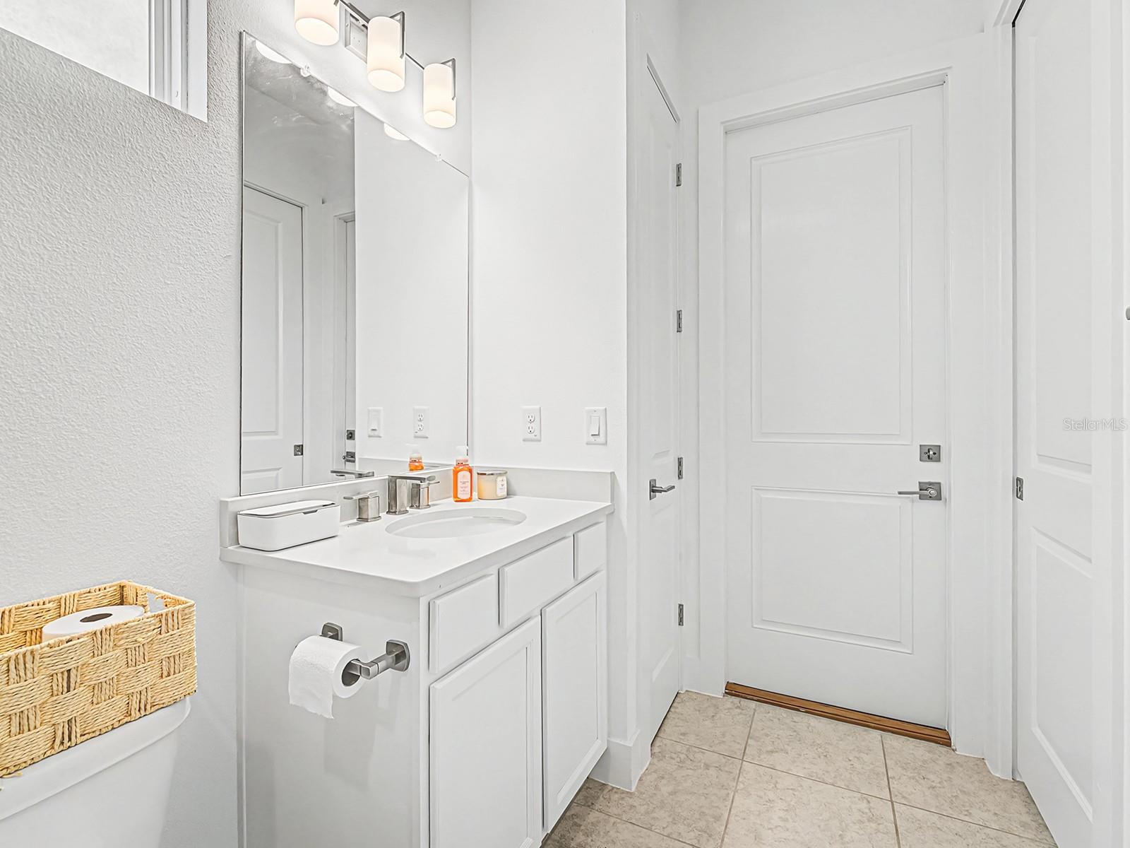 Listing photo id 36 for 10537 Torchwood Sea Way