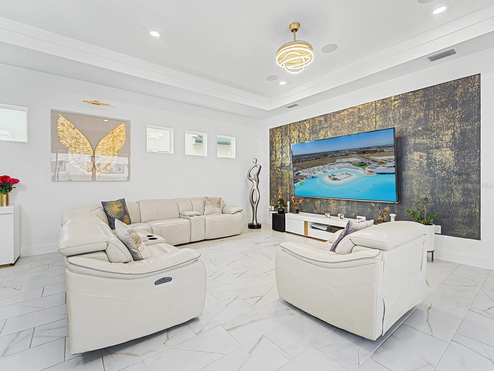 Listing photo id 41 for 10537 Torchwood Sea Way