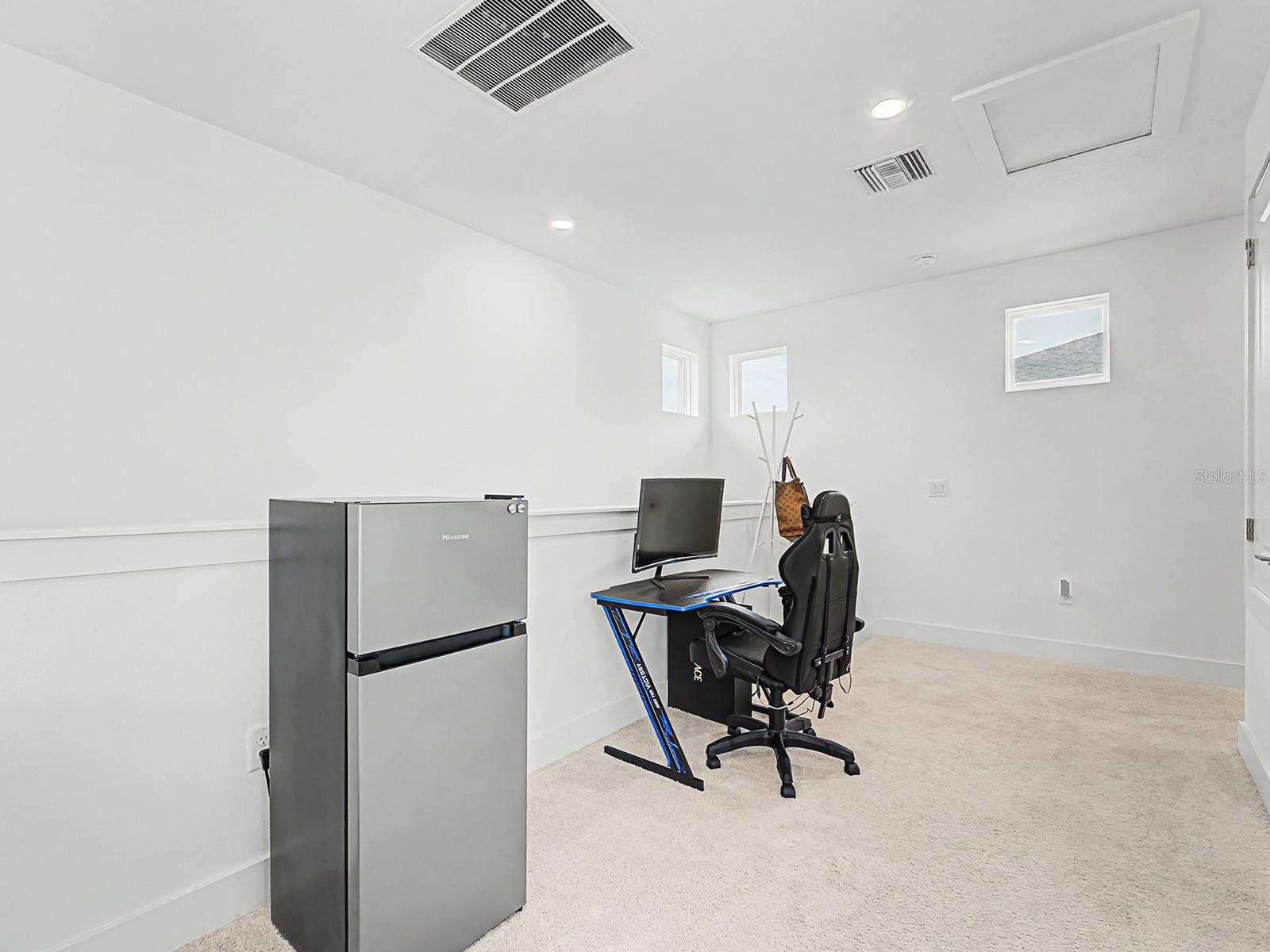 Listing photo id 49 for 10537 Torchwood Sea Way