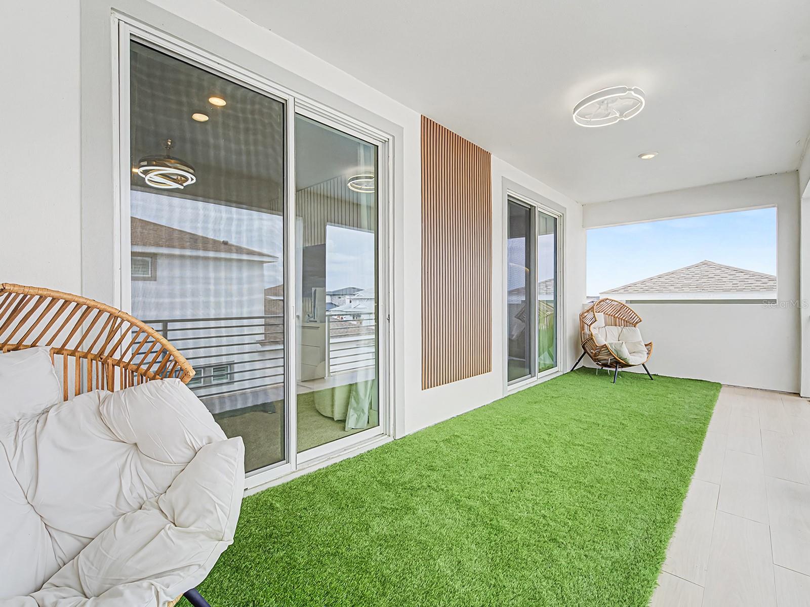 Listing photo id 56 for 10537 Torchwood Sea Way