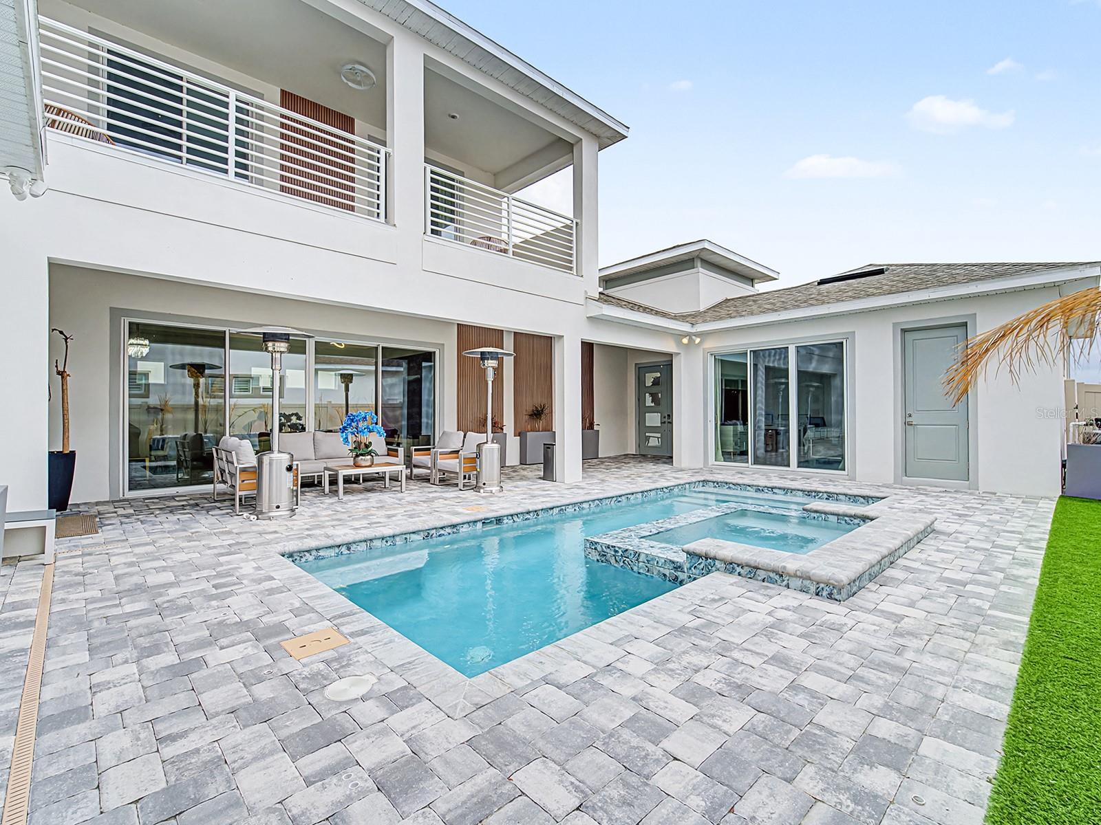 Listing photo id 59 for 10537 Torchwood Sea Way