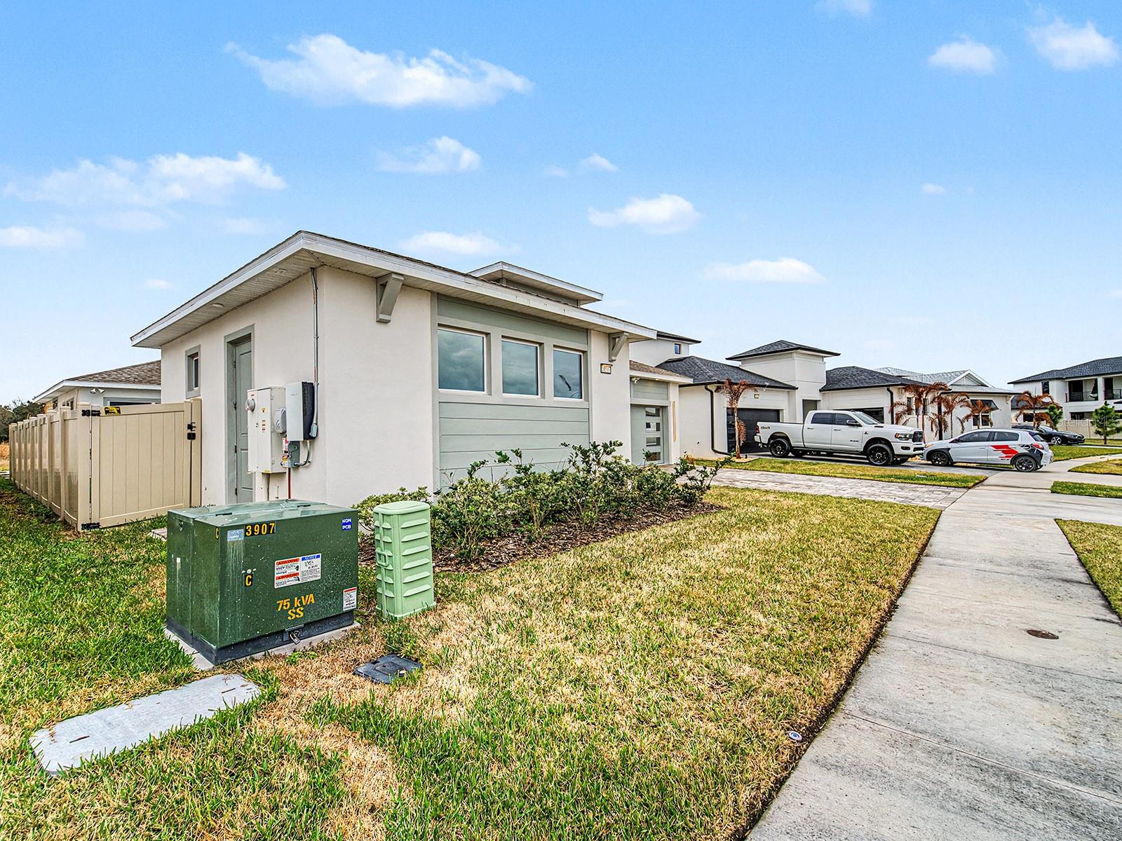 Listing photo id 61 for 10537 Torchwood Sea Way