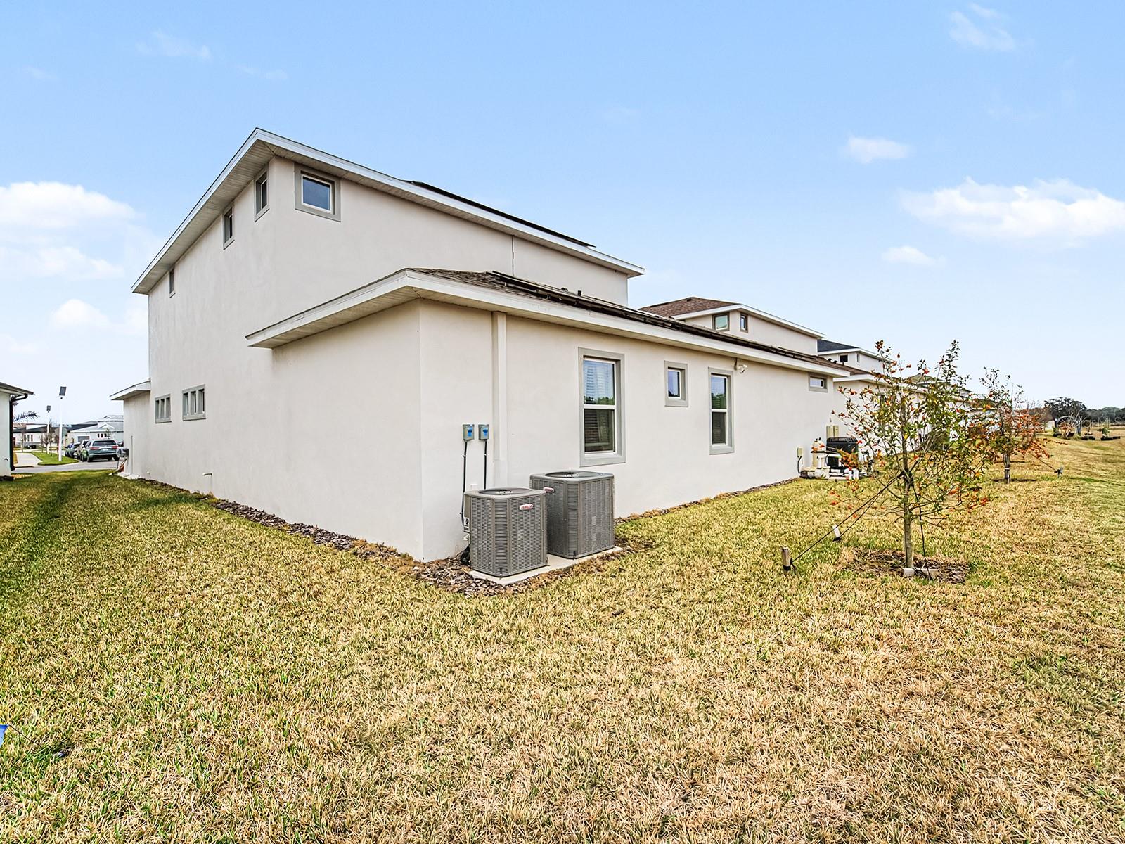 Listing photo id 66 for 10537 Torchwood Sea Way