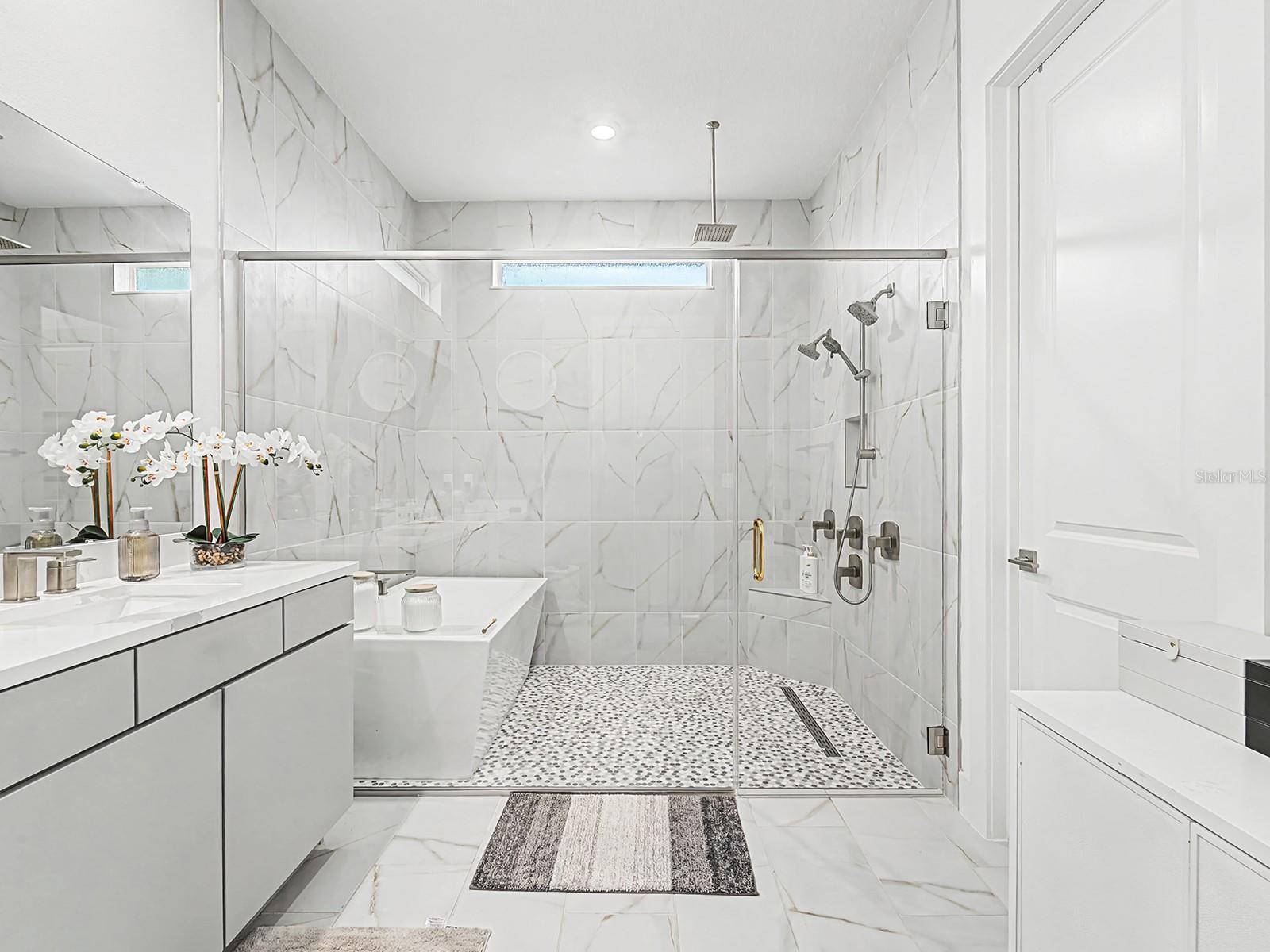 Listing photo id 5 for 10537 Torchwood Sea Way